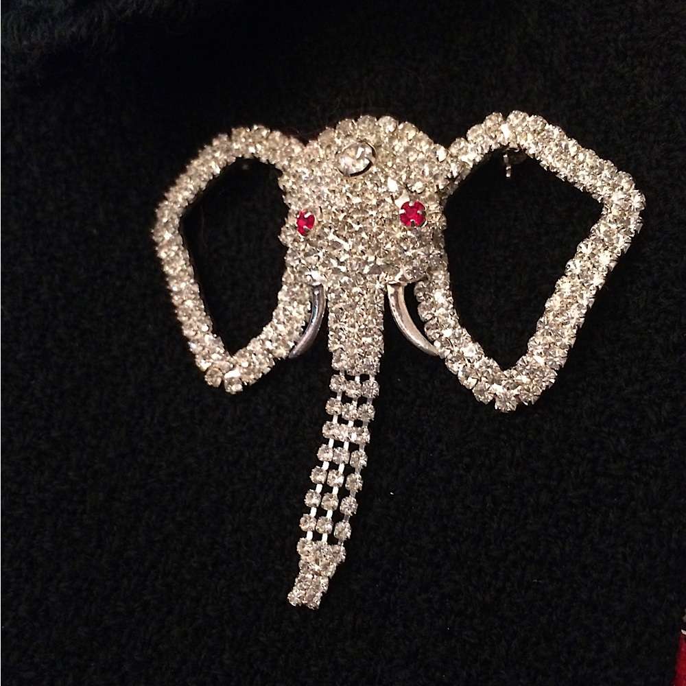 PatrioticJewelry stunning crystal elephant pin.
